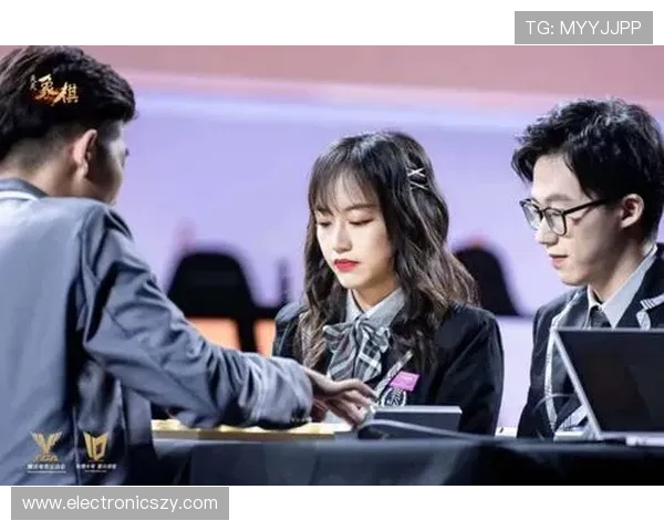 全面介绍真人电竞棋牌的玩法技巧，帮助玩家轻松赢取丰厚奖励与荣誉称号